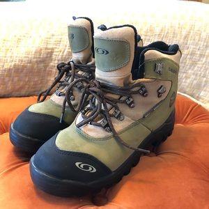 Men’s size 8 Salomon Trekking/hiking boots